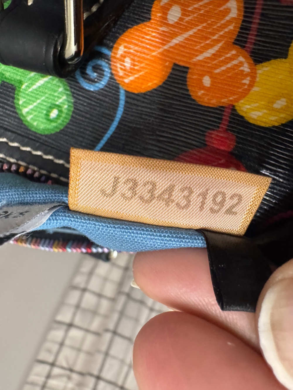 Dooney & Bourke Disney Rare 10th Anniversary Mickey Balloons Barrel Satchel Bag - Picture 8 of 12